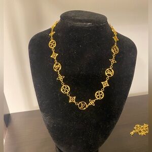 Elegant Gold Necklace